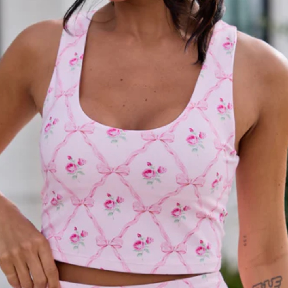Pink Lily NWOT Head Start Pink Floral and Bows Printed V-Shaped Back Active Top